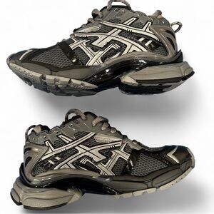 Balenciaga Runner in Dark Grey Black